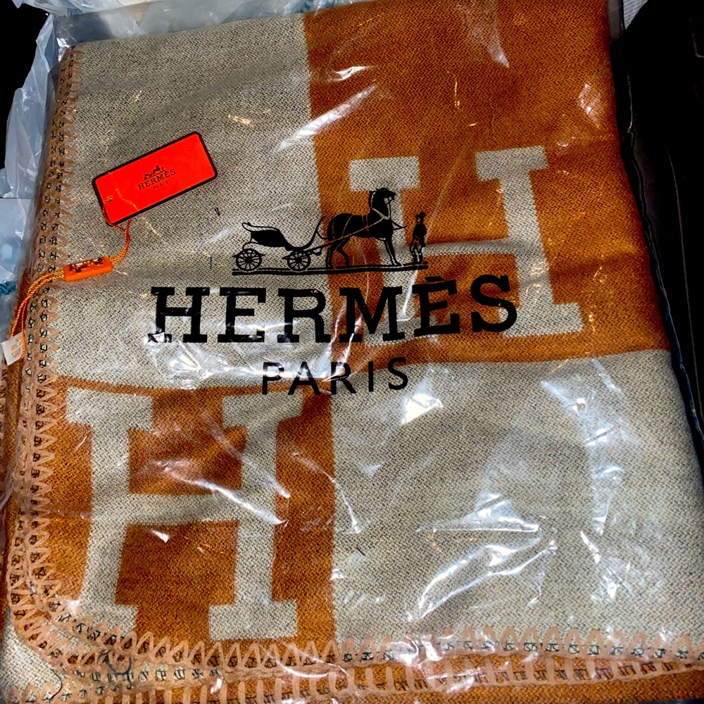 Brand new - never used Hermès cashmere throw blanket